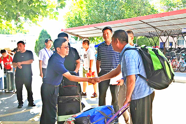 赵险峰书记亲临迎新现场