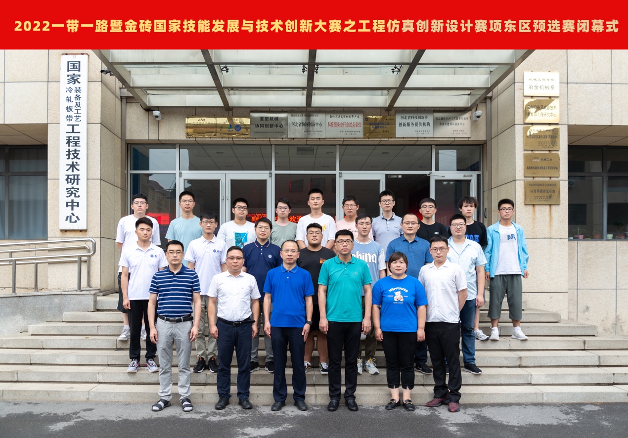 一群人站在建筑外面描述已自动生成