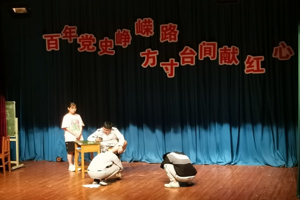 本科生第三党支部《扫黑除恶》